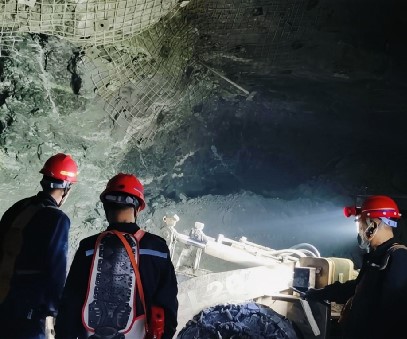 西溝鐵礦｜織密安全防護(hù)網(wǎng)，護(hù)航全年“零傷亡”